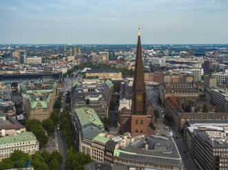 Stadtbild mit St. Jakobuskirche, Altstadt und St. Georg, Hamburg, Deutschland - TAMF01611