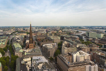 Stadtbild mit St. Jakobuskirche, Altstadt und St. Georg, Hamburg, Deutschland - TAMF01612