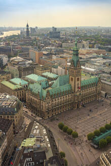 Stadtbild mit Rathaus und Altstadt, Hamburg, Deutschland - TAMF01616