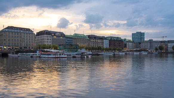 Cityscape with Binnenalster at sunset, Hamburg, Germany - TAMF01636