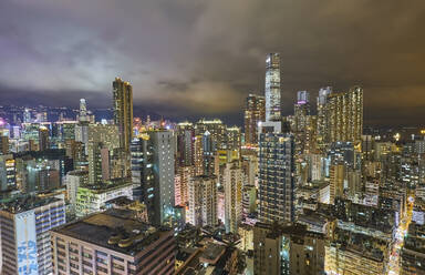 Stadtansicht am Abend, Kowloon, Hongkong, China - MRF02111