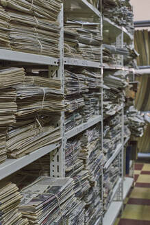 Sammlung von Büchern und Zeitungen in der Nationalbibliothek, Maputo, Mocambique - VEGF00343