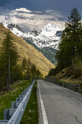 Mountain pass road at Penser Joch, Alps, Alto Adige, Italy - STSF02052