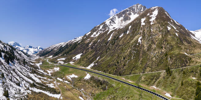 Luftaufnahme der Lawinenschutzgalerie an der Kühtai-Passstraße, Tirol, Österreich - STSF02055