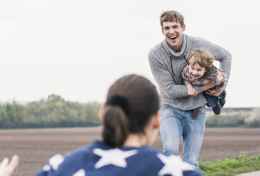 Happy family having fun, outdoors - UUF18003