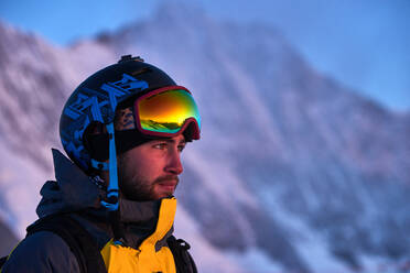 Porträt eines Skifahrers, Saas-Fee, Wallis, Schweiz - CUF51757