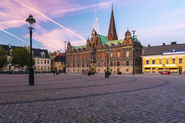 Rathaus gegen den Himmel bei Sonnenuntergang in Malmö, Schweden - TAM01657