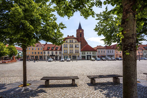 Marktplatz und St. Marienkirche, Beeskow, Deutschland - PUF01653