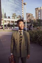 Businessman walking in city, Milano, Lombardia, Italy - CUF52217