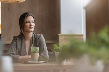 Young businesswoman in a cafe - DIGF07107