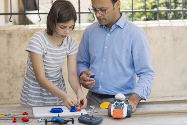 Father teaching his daughter electronics and robotics - ALBF00928