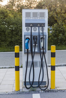 Ladestation für Elektrofahrzeuge an der Autobahn - TCF06147