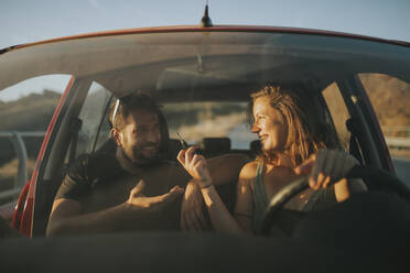 Couple exchanging car keys on a road trip - DMGF00075