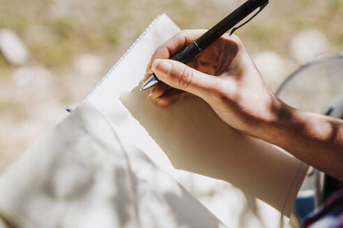 Woman's hand taking notes, close-up - LJF00354