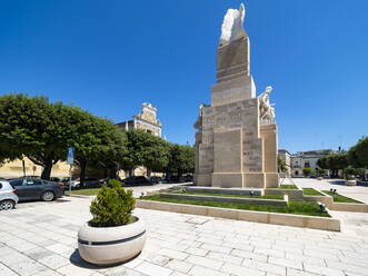Kriegerdenkmal in Santa Teresa, Brindisi, Italien - AMF07139