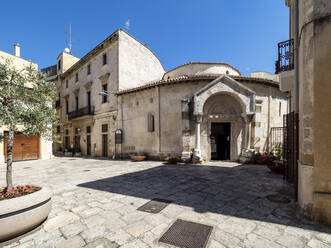 Altstadt mit der Kirche San Giovanni Al Sepolcro, Brindisi, Italien - AMF07141