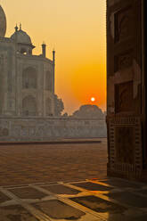 Sonnenaufgang über dem Taj Mahal - BLEF08392