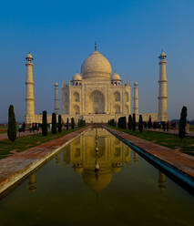 Spiegelung im Teich am Taj Mahal - BLEF08417