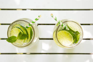 Two glasses of lime-mint lemonade - LVF08121