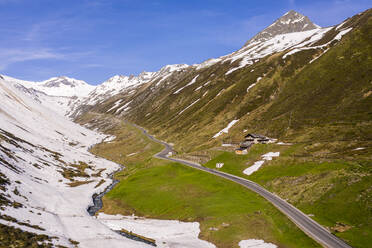 Luftaufnahme der Straße zum Rettenbachgletscher, Sölden, Ötztal, Tirol, Österreich - STSF02071
