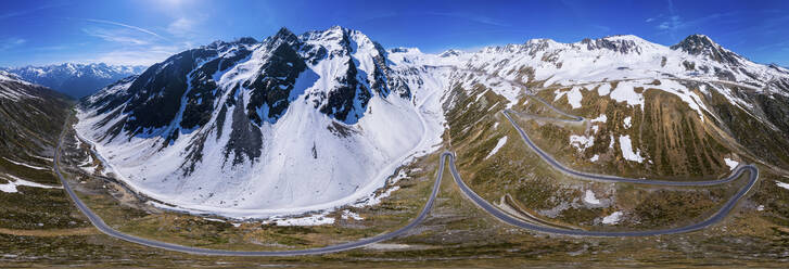 Luftaufnahme der Straße zum Rettenbachgletscher, Sölden, Ötztal, Tirol, Österreich - STSF02072