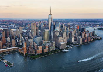 Luftaufnahme des Stadtbilds von New York City, New York, Vereinigte Staaten - BLEF08882