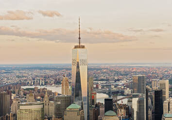 Luftaufnahme des Stadtbilds von New York City, New York, Vereinigte Staaten - BLEF08883