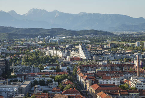 Luftaufnahme des Stadtbilds von Ljubljana, Ljubljana, Slowenien - BLEF09365