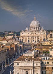 Luftaufnahme der Basilika St. Peter im Vatikan, Rom, Latium, Italien - BLEF09393