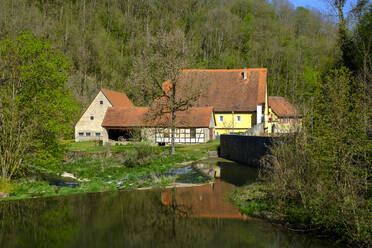 Tauber river and secluded houses in Tauber Valley, Rothenburg ob der Tauber, Bavaria, Germany - LBF02613