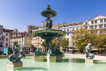 Portugal, Lissabon, Springbrunnen auf dem Rossio-Platz - WDF05285