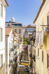 Portugal, Lissabon, Gebäude und Bica-Seilbahn in Bairro Alto - WDF05288