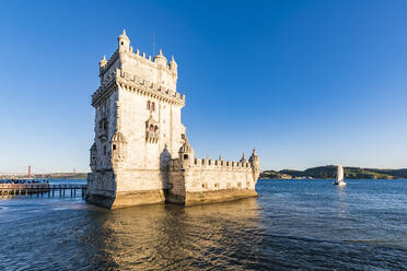 Portugal, Lissabon, Turm von Belem am Tejo - WDF05300