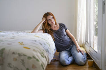 Portrait of a young woman at home chilling in bedroom - AFVF03587