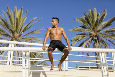 Sporty barechested man on the promenade - MAUF02674
