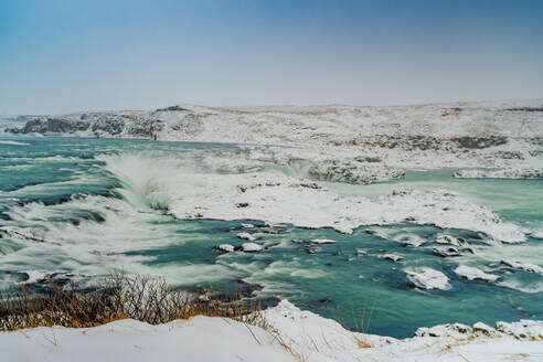 Island, Südisland, Urridafoss Wasserfall im Winter - TAMF01728