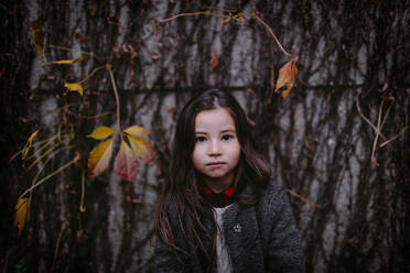 Portrait of little girl in autumn - OGF00051
