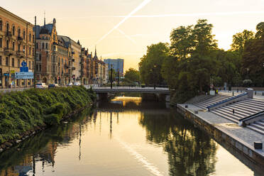 Häuser am Sodra Forstadskanalen in der Stadt bei Sonnenuntergang - TAMF01811