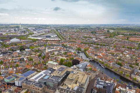 Luftaufnahme der Stadt Leiden gegen den Himmel, lizenzfreies Stockfoto
