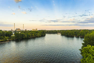 Kraftwerk Klingenberg an der Spree gegen den Himmel bei Sonnenuntergang - TAMF01829