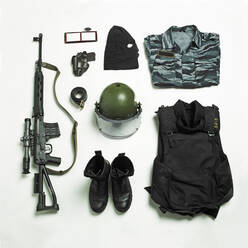 Organisierte militärische Uniform und Ausrüstung - BLEF09854