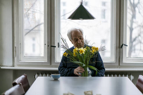 Senior man with bunch of flowers at home - GUSF02241