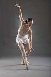 Hispanic ballet dancer posing - BLEF10394