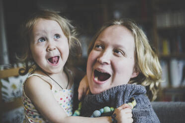 Portrait of mother and little daughter having fun together at home - IHF00181