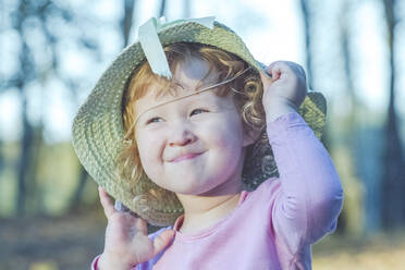 Portrait of toddler girl posing with straw hat - IHF00185