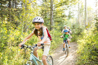 Caucasian family riding mountain bikes - BLEF10975