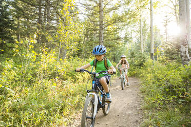 Caucasian children riding mountain bikes - BLEF10977