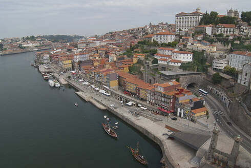 Altstadt von Porto / Oporto am Fluss Douro - BLEF11404
