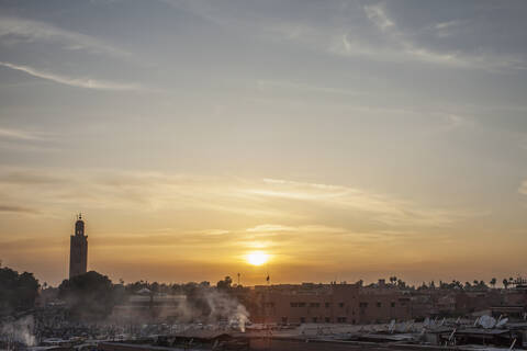 Sonnenaufgang über der Landschaft von Marrakesch, Marrakesch-Asfi, Marokko, lizenzfreies Stockfoto