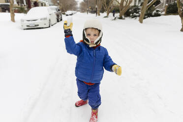 Caucasian boy throwing snowball - BLEF11767